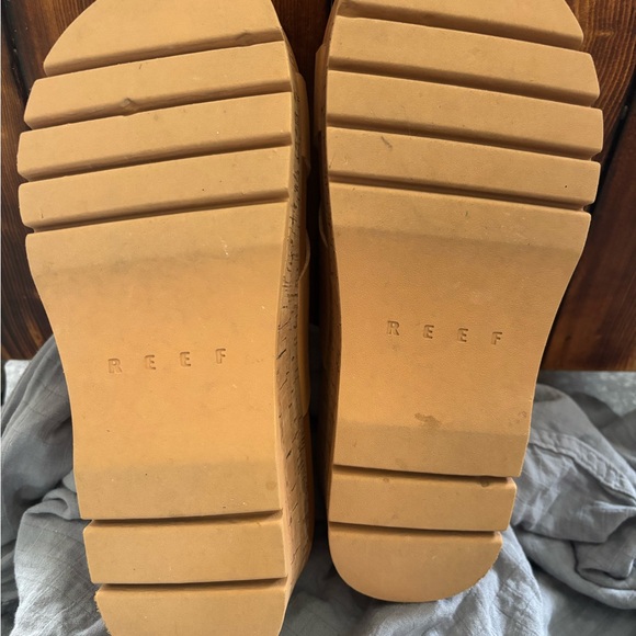 Reef Women's Beige Platform Sandals - Picture 3 of 3